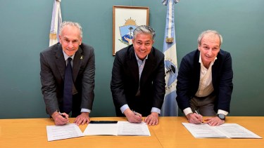 Figueroa junto al presidente de la Fundación, Marcelo Mindlin. Foto: Neuqueninforma.gob.ar