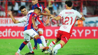 El último partido en el Bajo Flores el Santo y el Globo igualaron 1 a 1.