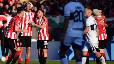 Estudiantes se quedó con el clásico de La Plata. Foto: FBaires.