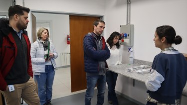 Kramer conoció diferentes proyectos en marcha en el Centro Atómico Bariloche. Foto: gentileza