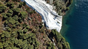 Peligrosa avalancha: prohíben a turistas porque se sacan fotos, cerca de Junín de los Andes