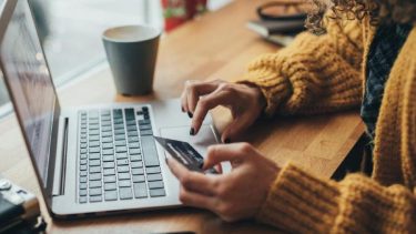 Un mujer de Viedma compró ventanas por internet, les llegaron dañadas y ahora deberán indemnizarla