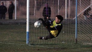 Exequiel Lara, el héroe de La Amistad en los penales: «Trato de robarle cositas al Dibu»