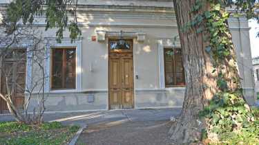 Desde Allen esta casona histórica vela para que no falte el agua en las chacras 