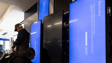 Más de 8 millones de computadoras fueron afectadas por el apagón informático. 