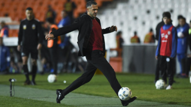 Martín Demichelis vive sus horas más complicadas como DT de River. 