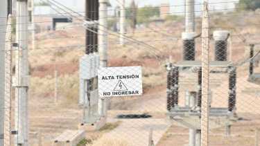 Se realizaron cerramientos y protecciones en la Estación Transformadora que funciona en Centenario (foto Florencia Salto)
