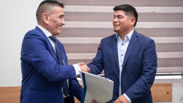La firma del convenio se hizo en el despacho de Intendencia. (Foto: gentileza)