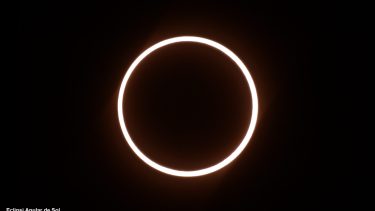 El 2 de octubre se producirá un eclipse solar anular durante el cual la Luna transitará por delante del Sol sin llegar a cubrirlo completamente.