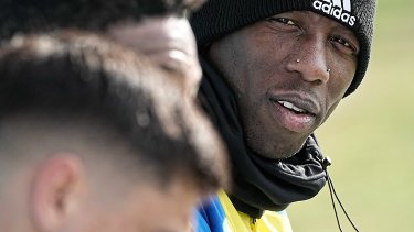 Luis Advíncula entrenó con normalidad y podría estar en el cruce de Copa Sudamericana el próximo miércoles.