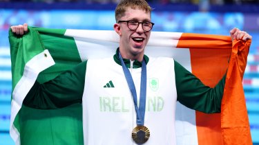 El nadador irlandés Daniel Wiffen, además de ganar el oro en natación, tuvo un papel en un episodio de la Boda Roja.