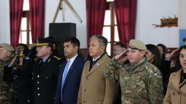 El gobernador Rolando Figueroa ni movió los labios.