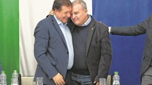 Planta de GNL: la camiseta y los cambios internos en Río Negro