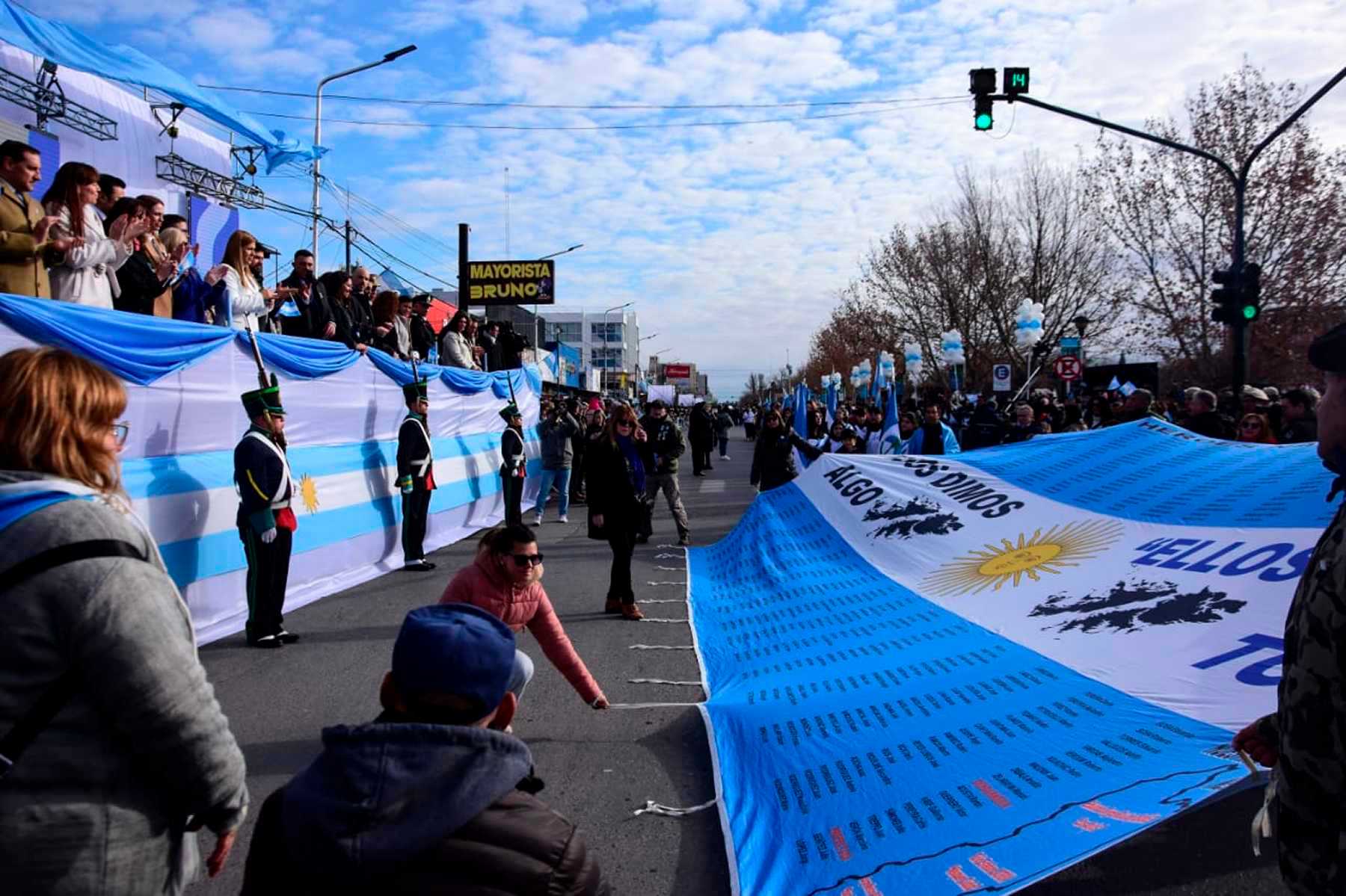 Video | Más de 35 mil personas en la vuelta del desfile cívico militar ...