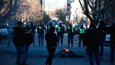 Video | Corte en el centro de Neuquén: sin convocatoria, trabajadores del EPAS lo retomarán este viernes