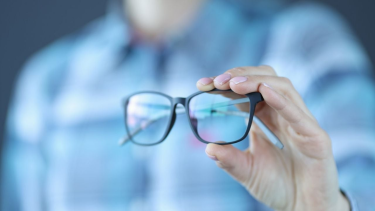 PAMI mantiene el programa que otorga un par de lentes gratis por año para los afiliados. 