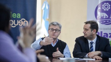 El intendente Claudio Larraza rubricó el acuerdo (Foto: gentileza)