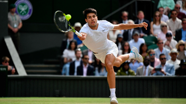 El español se coronó por segunda vez consecutiva en Wimbledon. Foto AFP/Andrej Isakovic.