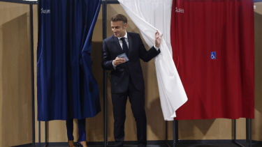 Elecciones en Francia: la coalición de izquierda gana y Marine Le Pen lamenta la derrota. Foto AFP/Mohammed Badra.