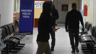 La pareja enfrentará un juicio prolongado en febrero de 2025 por graves delitos contra un niño.  
