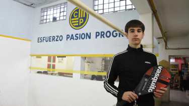 Raimondo representa en los torneos al club Del Progreso, donde comenzó a dar los primeros paletazos en el trinquete. Foto: Andrés Maripe