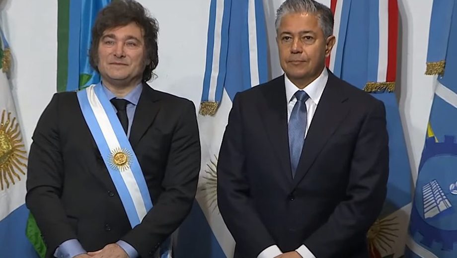 Javier Milei y Rolando Figueroa en la firma del Pacto de Mayo. 