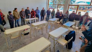 Escuela incendiada en Caviahue: ponen en funciones el hotel para que estudiantes vuelvan a clases