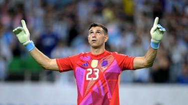 Dibu Martinez, otra vez héroe en la Selección Argentina.