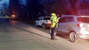 Atropelló y arrastró a una inspectora de tránsito en El Bolsón, tras dar positivo en alcoholemia