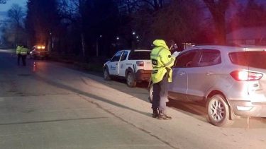 Dio positivo de alcoholemia, huyó y atropelló a una inspectora de tránsito en El Bolsón. Crédito Noticias del Bolsón.
