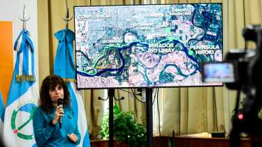 La jefa de Gabinete, María Pasqualini, lideró la conferencia de prensa con anuncios tras los números positivos de los primeros 6 meses (foto Cecilia Maletti)