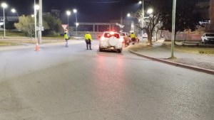 Iba con sus tres hijos manejando alcoholizado: su esposa agradeció que lo frenaran, en Cipolletti