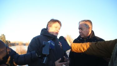 Gaido y Figueroa recorrieron la costa del río Neuquén para anunciar el financiamiento conjunto del paseo costero (Gentileza)