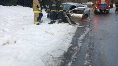 Una mujer murió en un choque frontal sobre la Ruta 40 en Siete Lagos. Foto: gentileza secretaría de Emergencias y Gestión del Riesgo. 
