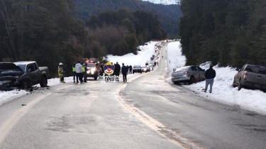 Murió una mujer en el choque frontal sobre la Ruta 40 en Siete Lagos. Foto: gentileza Policía de Neuquén. 