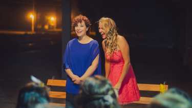 “Tana Damen y Laura Canseco llevan adelante y gran trabajo actoral”, afirma Tachi Benito, director y dramaturgo de “Entre trenes”. (Foto: Marcos Quiñones)