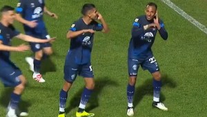 Sebastián Villa, determinante en su regreso a la Liga Profesional: dio una asistencia y bailó en el gol