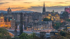 Estafa millonaria | Varados en Escocia: de qué acusan a la profesora de Catriel que promovió el viaje