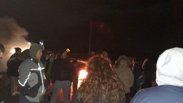 Los cortes en la Ruta 7 en San Patricio del Chañar fueron el miércoles. (Gentileza)