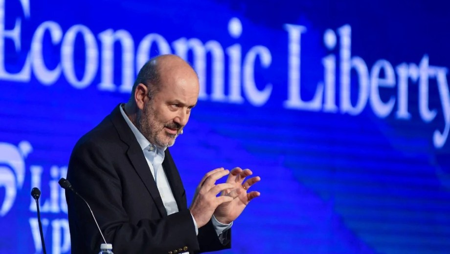 Reforma en marcha: El ministro Federico Sturzenegger calificó como un "big bang" el nuevo esquema de la CNV que elimina la burocracia previa y facilita el financiamiento de las pequeñas y medianas empresas. (Foto: gentileza).