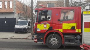 Cayó un albañil desde un segundo piso en Centenario: fue trasladado a Neuquén