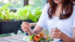 Medicina preventiva en tu cocina, cómo hacer para comer simple y vivir mejor