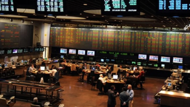 Hay desconfianza en que el Gobierno de Javier Milei pueda seguir acumulando dólares. Foto: NA