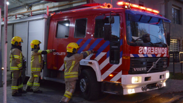 Tres dotaciones de Bomberos arribaron al incendio en Cipolletti. Foto: gentileza. 
