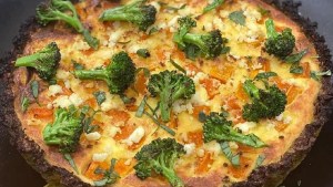 Saludable por donde se la pruebe: tarta de zapallo y ricota con masa de brócoli