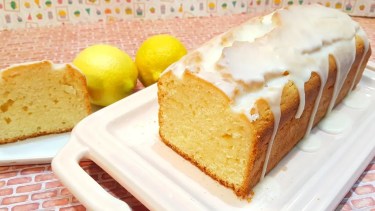 Cómo hacer un budín de limón esponjoso y clásico… ¡en solo tres pasos!