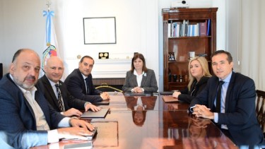 Patricia Bullrich recibió a una delegación neuquina para afinar detalles sobre la persecución del narcomenudeo. (Gentileza)