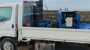 Robaron un camión de yacimientos en Catriel pero se arrepintieron y lo abandonaron en Cinco Saltos