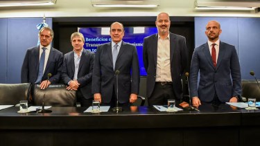 Caputo, Francos y Sturzenegger, en el centro.