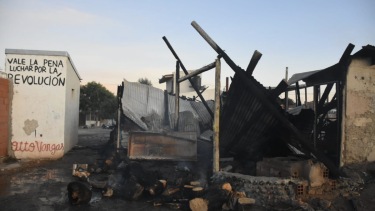 El incendio destruyó por completo el local de la CCC en Roca. 